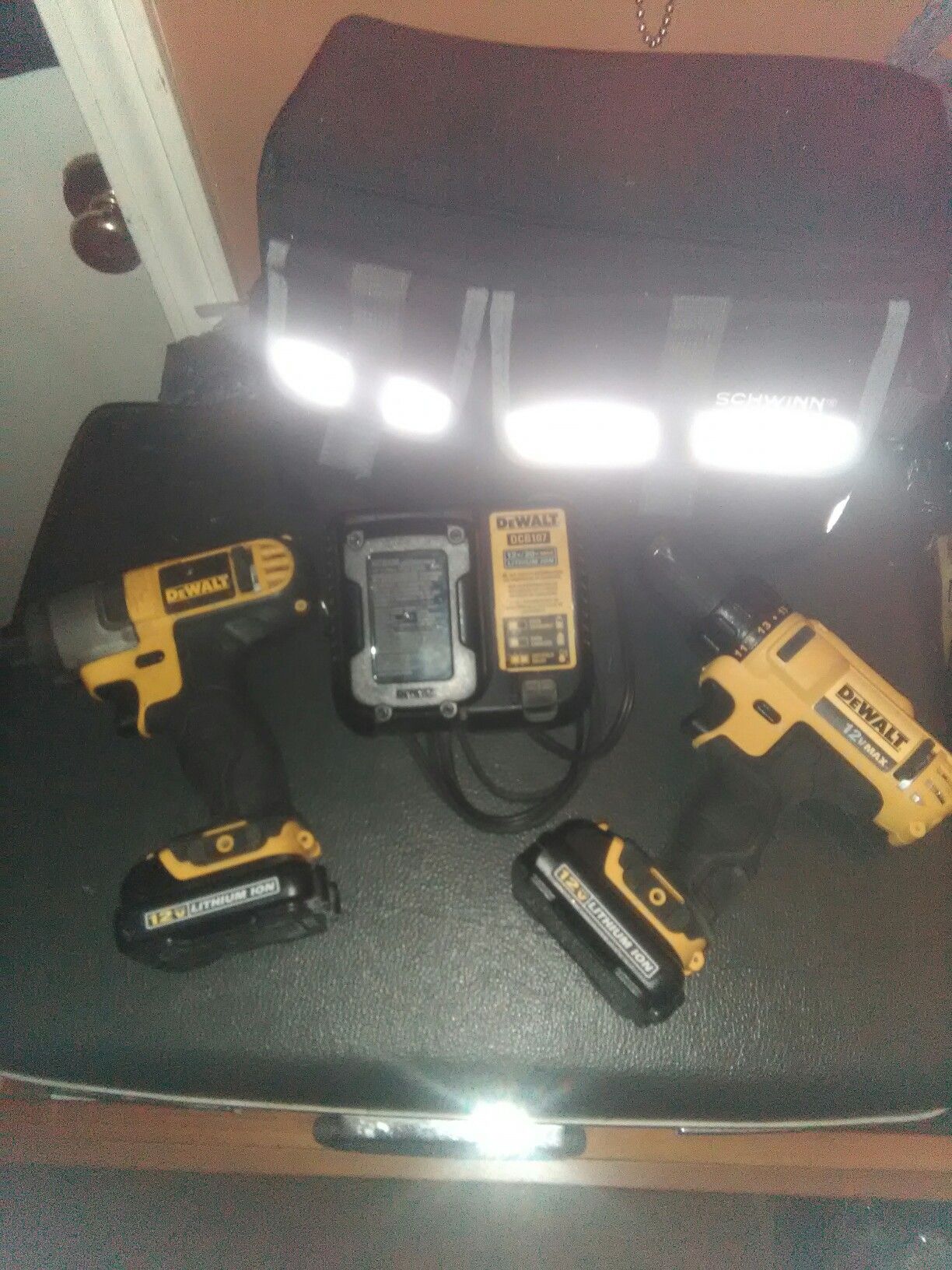 12vmax set with 3 batteries and a charger