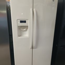 G/E refrigerator side by side everything works good 💯2️⃣ months warranty 📌