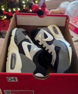 9 men's Nike Air Max Correlate Black White and Wolf GreyLow Top Sneakers