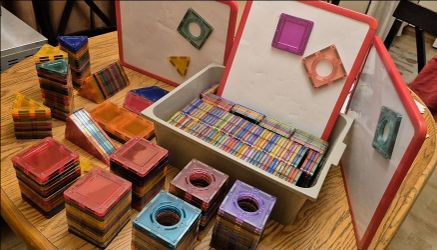 Magna-tiles     250+ pieces and 3 magnet bases