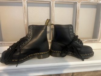 Dr. Martens Women’s Boots Size 6