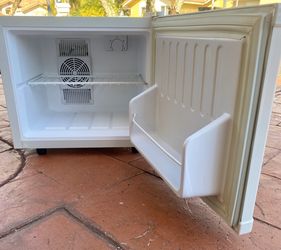 Mini Fridge 15x13x16