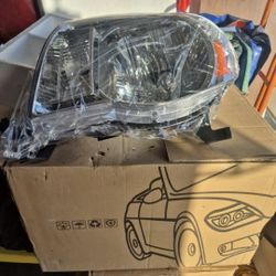 2005 -2012 Toyota Tacoma Headlights NEW 