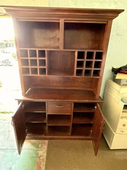 CHINA CABINET!!! USED!! DARK OAK WOOD COLOR! SIZE 18X32x52