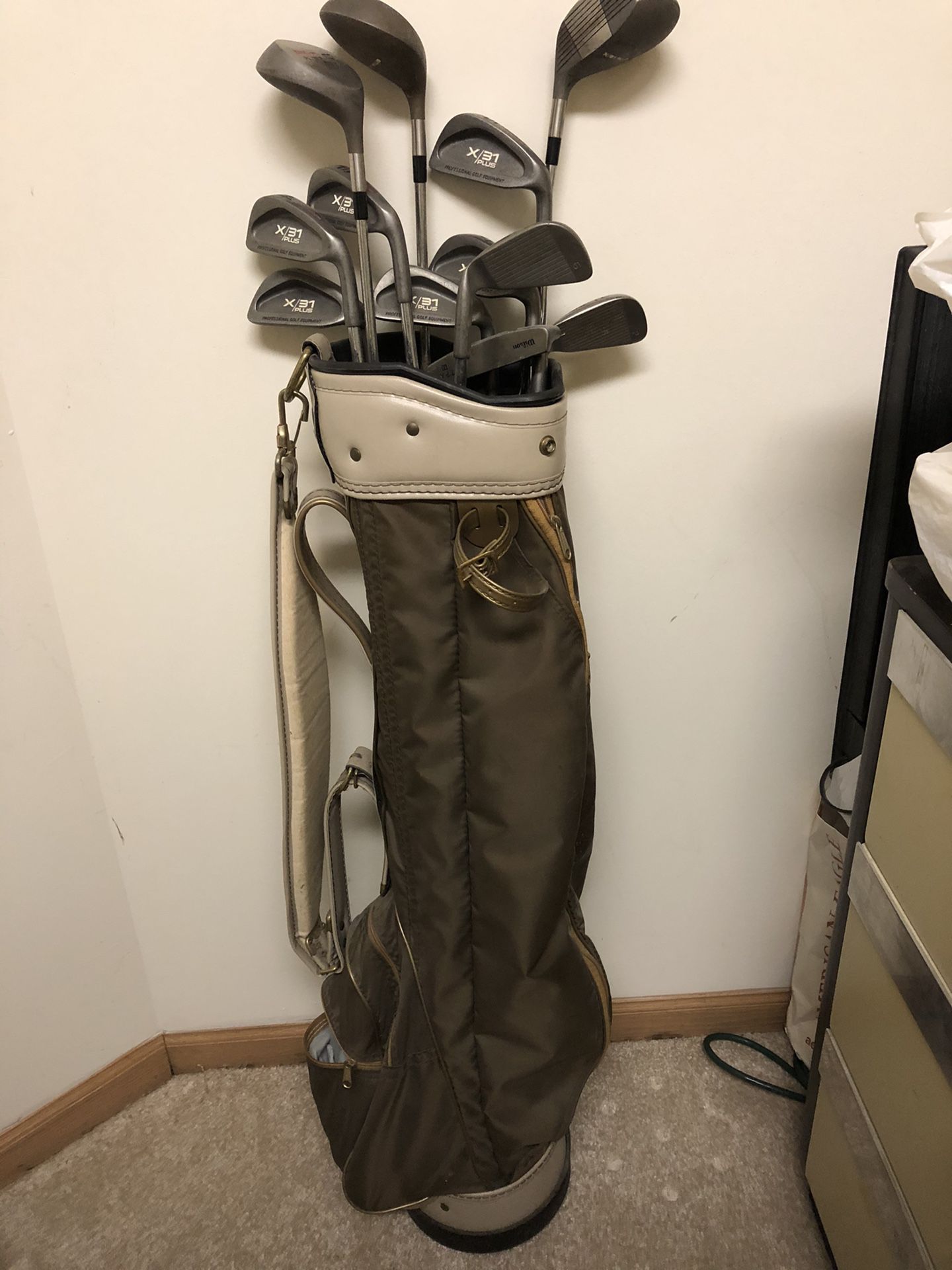 Wilson X31 Plus Golf Clubs and Bag