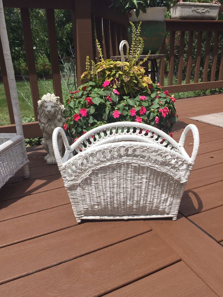 BEAUTIFUL! White Wicker Magazine Basket