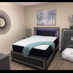 Full LED Headboard Lodanna Casual Gray Queen Size Panel Bed With Storage Footboard 💥 New Brand 💯🎊