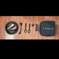 Tesla Universal Mobile Connector 