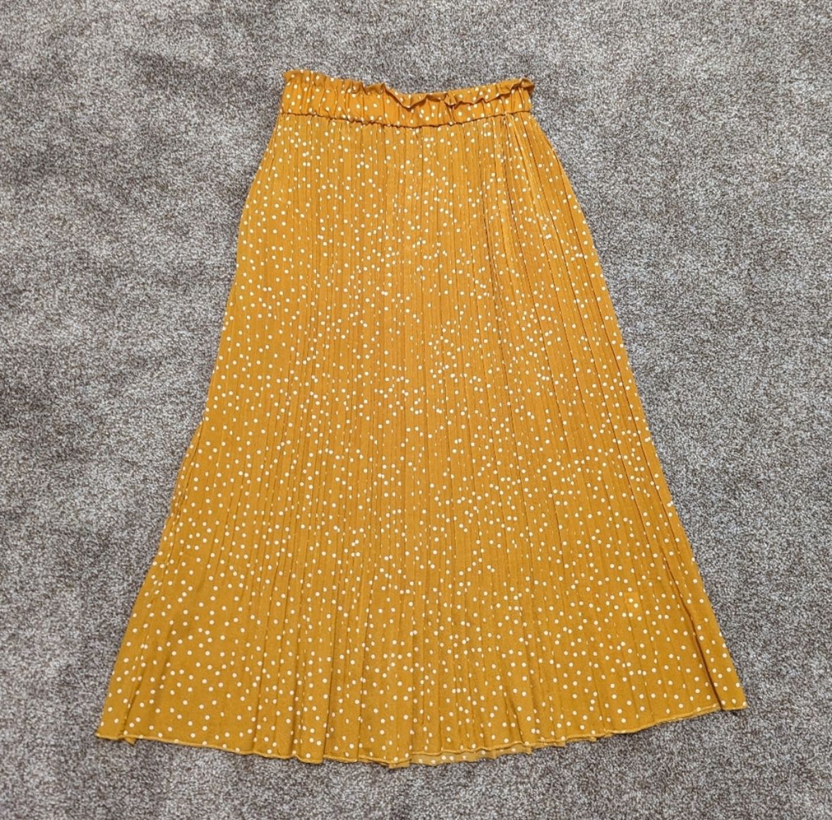 NWOT Yellow MIDI Skirt With Pockets 