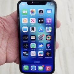 T-Mobile iPhone XR Excellent Condition 64GB with Nice Size 6.1 Inch Screen 