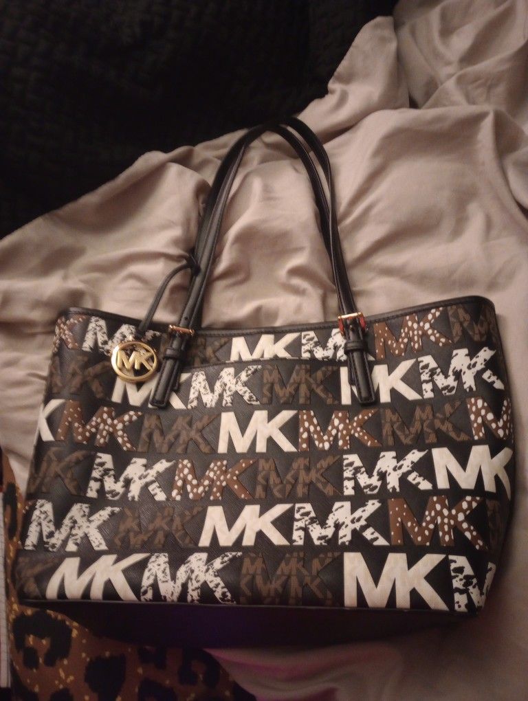 Michael Kors Jet Set Shoulder Bag