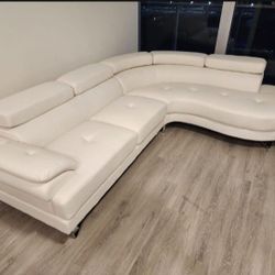 SECTIONAL COUCH ( VARIOUS COLORS AVAILABLES) 🆕 