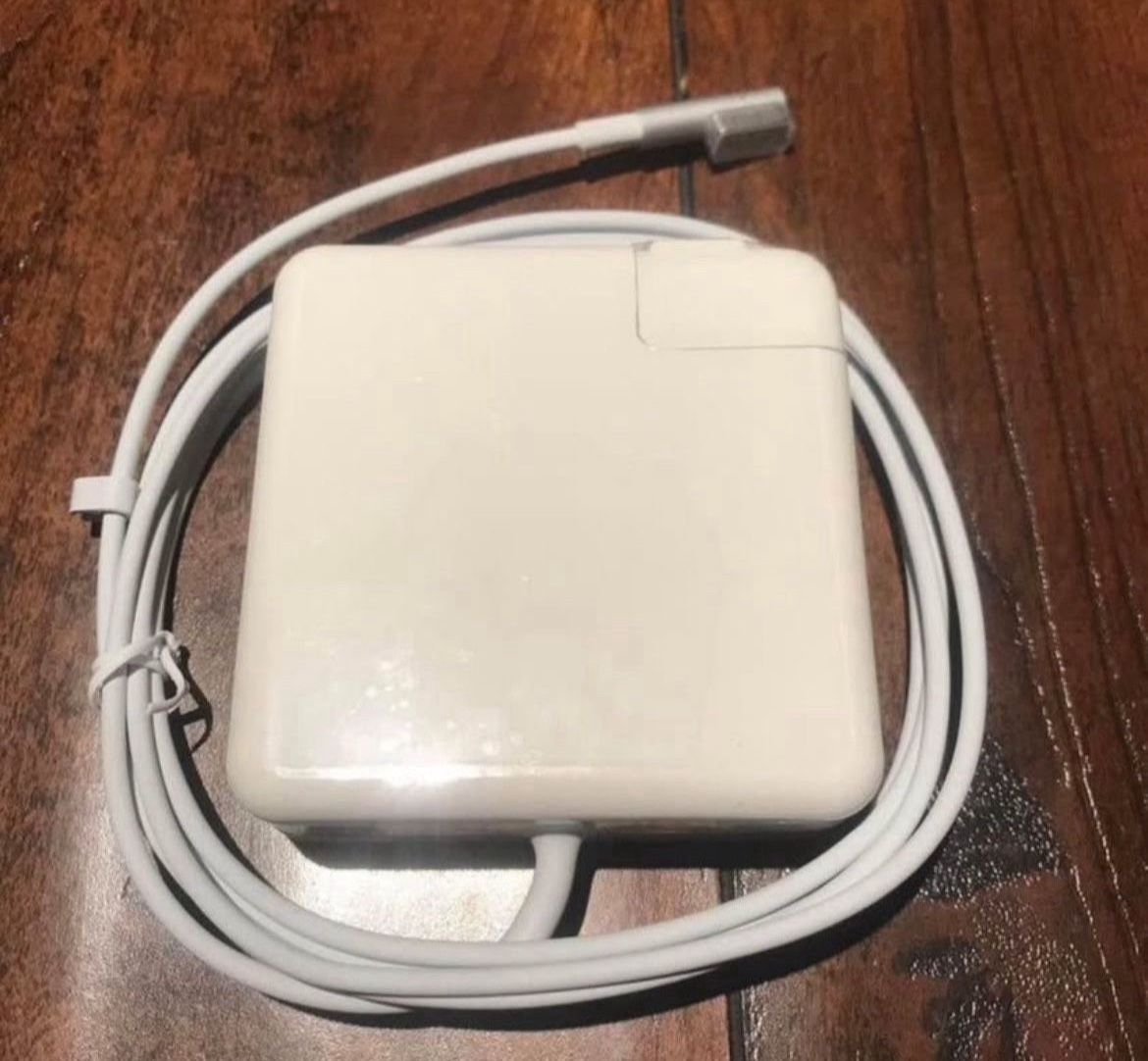 Apple 85W MagSafe 1 Power Adapter (like the one shown in your image): ⸻ Apple 85W MagSafe 1 Power Ada