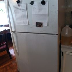 Refrigerator In Excellent Condition $