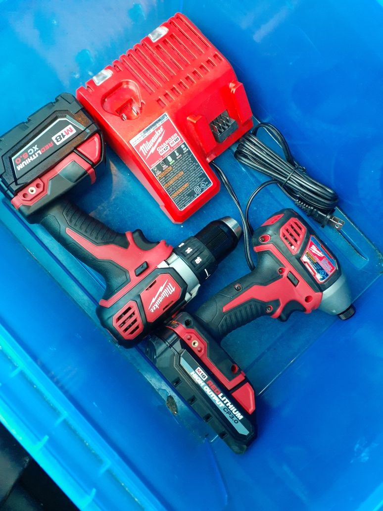 Milwaukee m18 2 drill 2 battery 1 5.0Ah 1 3.0Ah HIGH OUTPUT CP3.0 1 charger $190 precio firme