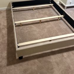 Bedframe/Full Size/New Condition