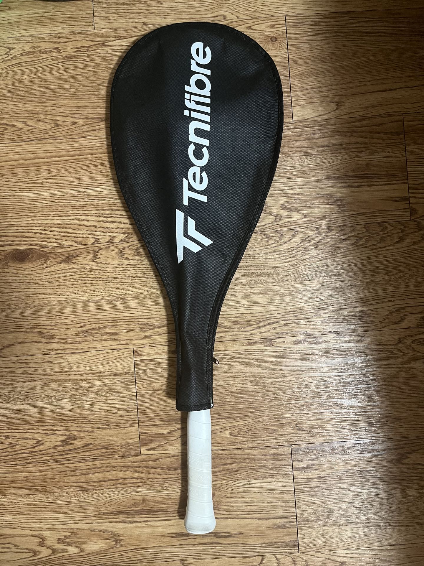 Tecnifibre Squash Racquet 120 Innegra – Like New w/ Cover and ball