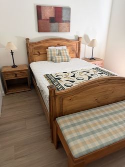 Solid wood queen bedroom set