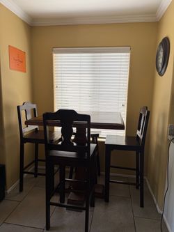 Solid Wood Dining Table & Chairs – Great Condition