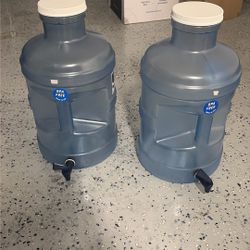 Water storage cans with dispenser