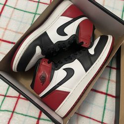 Air Jordan 1 “Black Toe” Size 7y