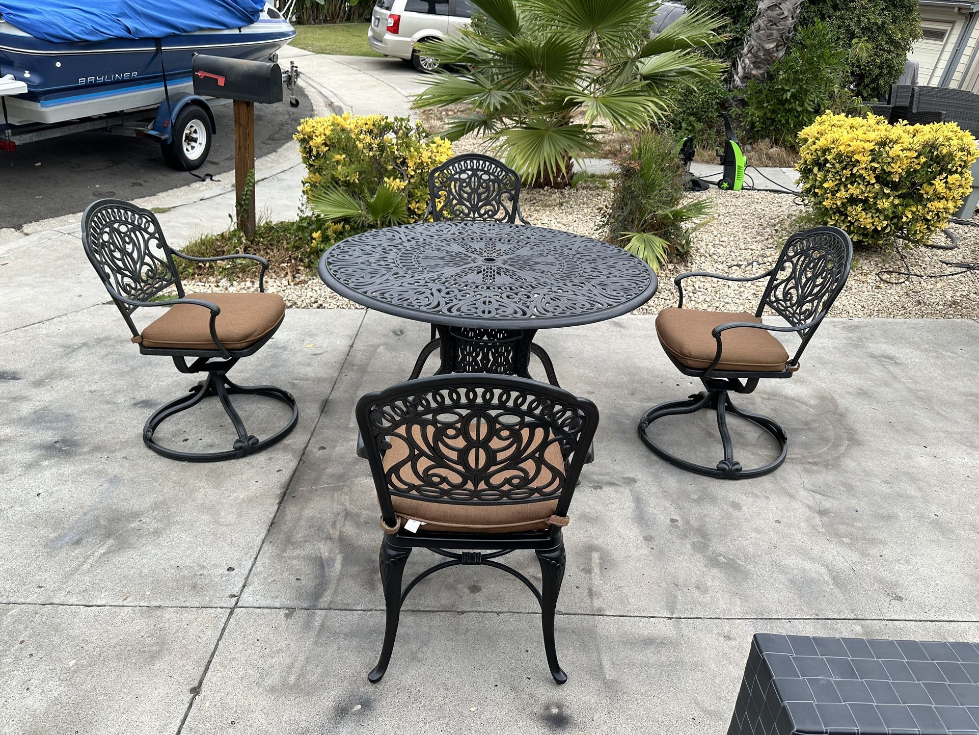 Hanamint Tuscany Cast Aluminum Outdoor 5Piece Patio Dining Set for