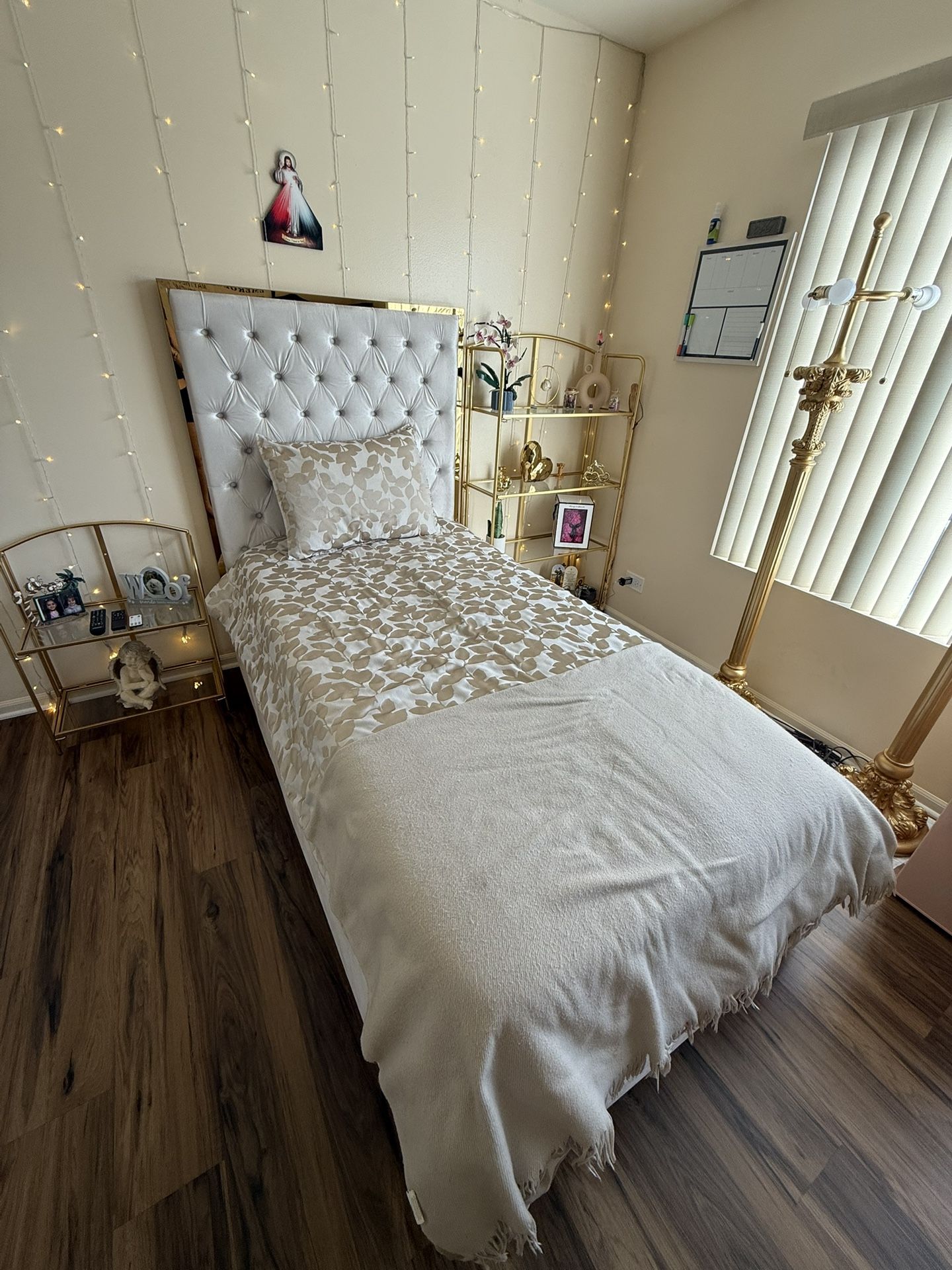 Twin size platform bed with mattress