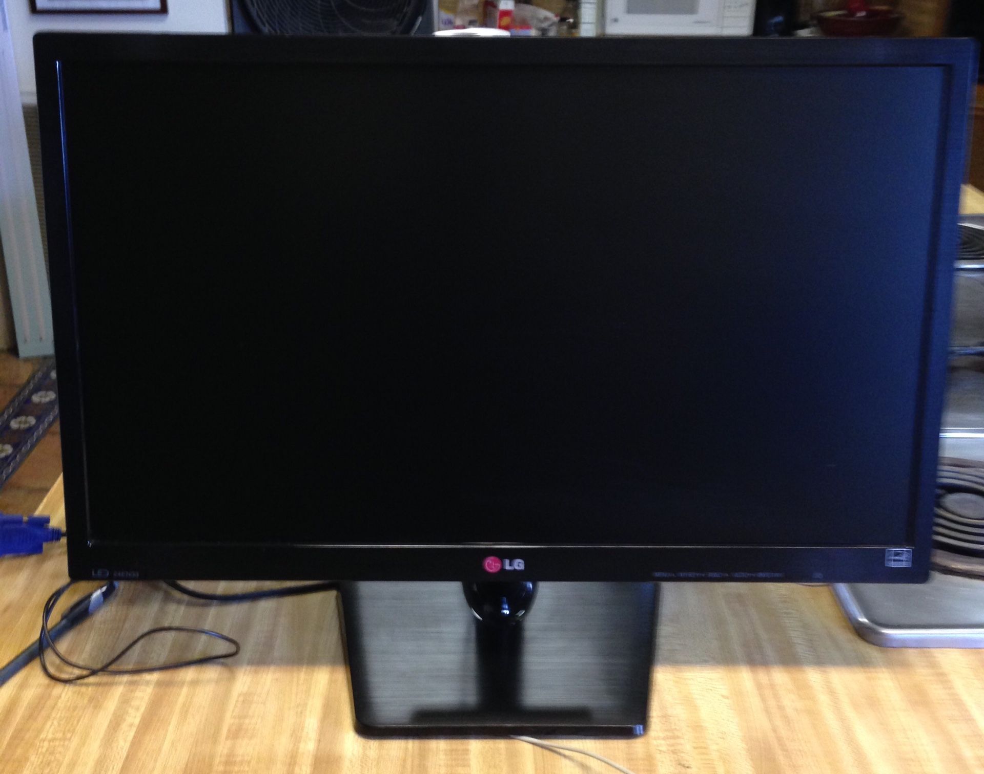LG 24EN33 24" computer monitor