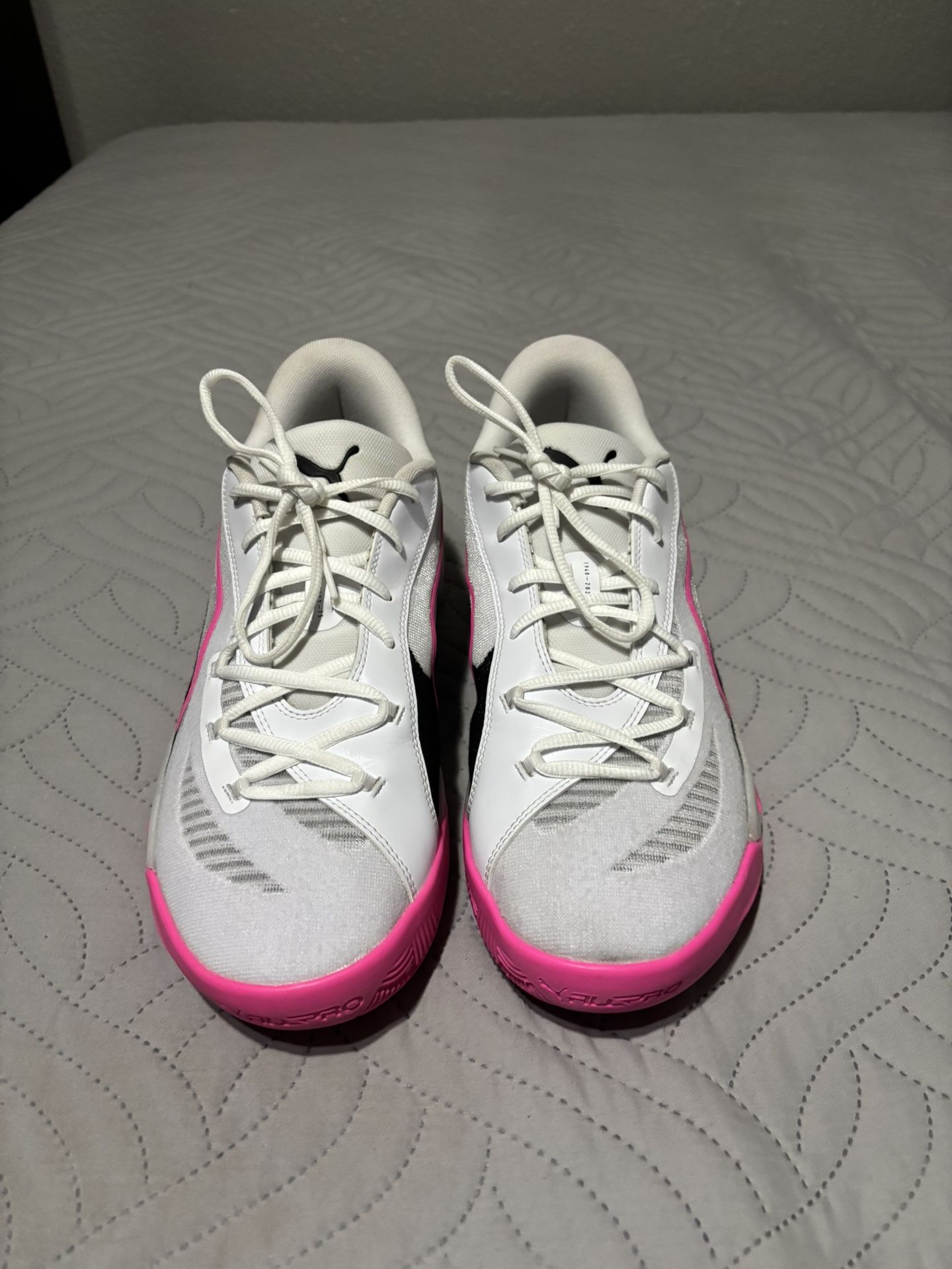 Basketball Shoe: Puma pink