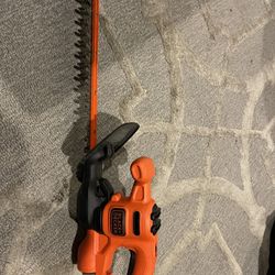 Black And Decked Electric Chainsaw 