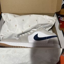 White/Midnight Navy Jordan 1 Low