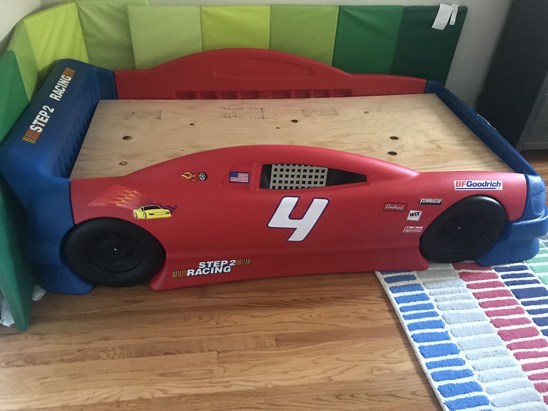 Toddler race car bed. Twin size. Great shape.. no mattress.