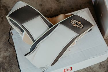 High quality portable massager. Ceragem Healax iShoulder. Made in Korea