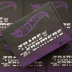 Hot Wheels Transformers Nemesis Prime