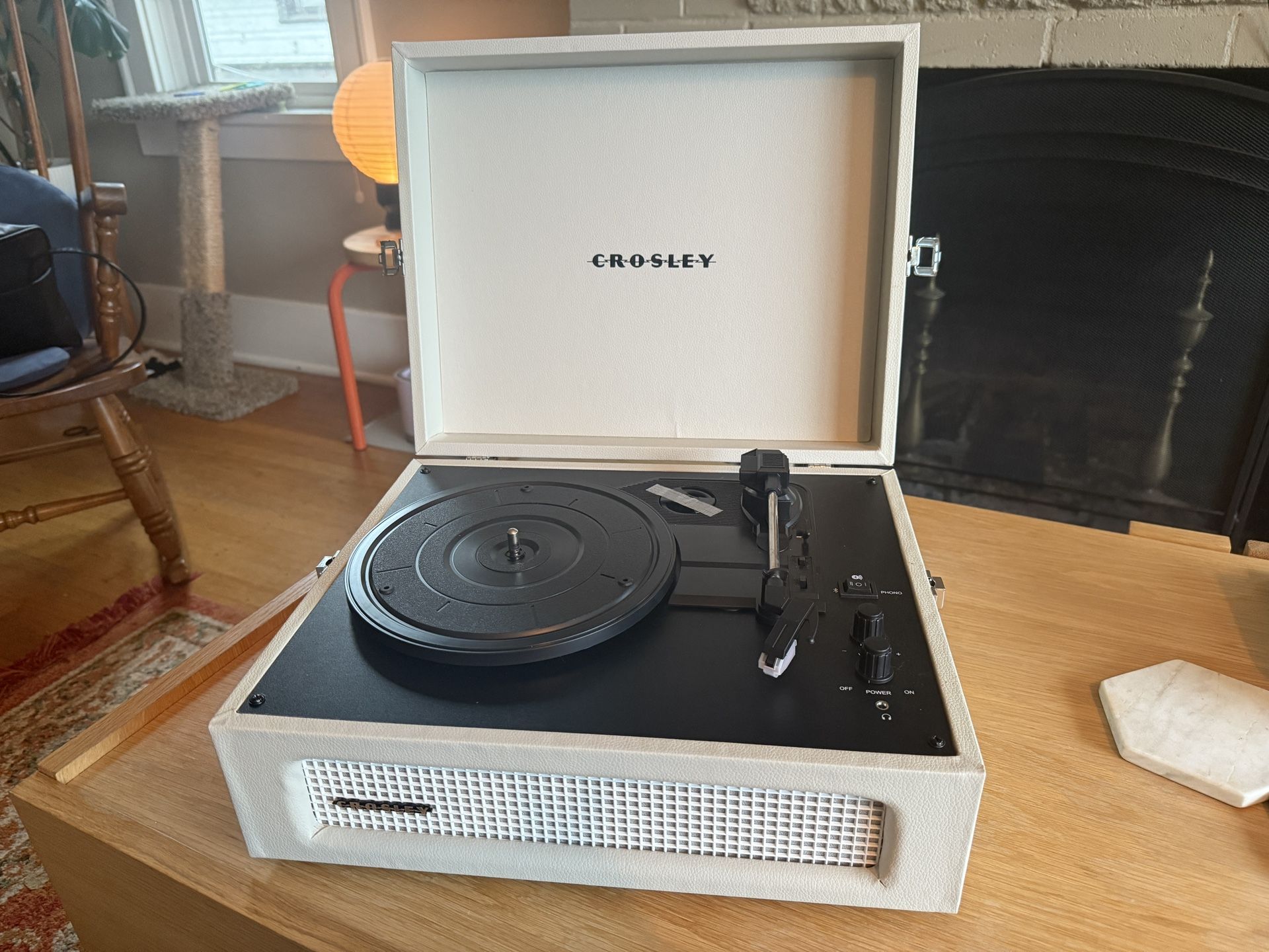 Crosley Voyager Vintage Record Player / Turntable