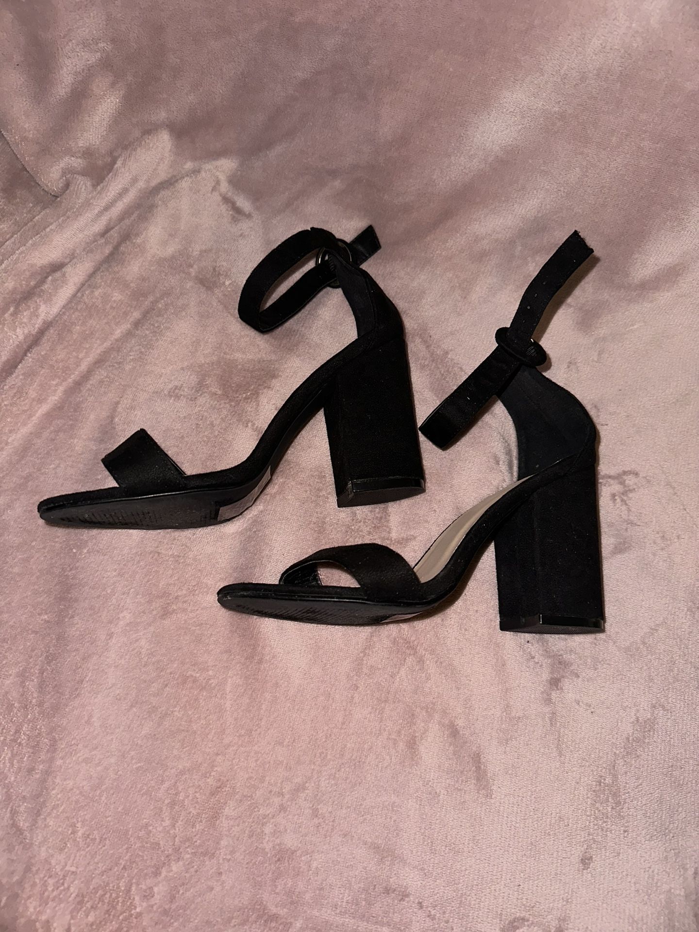 Black heels Size 8W