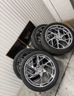 New 24 inch staggered eskos wrapped in lexanis 6 lug Gm