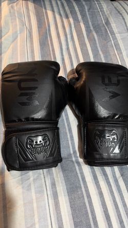Venum Challenger 2.0 Kids 8oz. boxing gloves