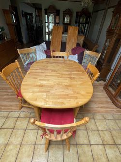 Dining Room Table Set / seats 4-6 / Custom Built