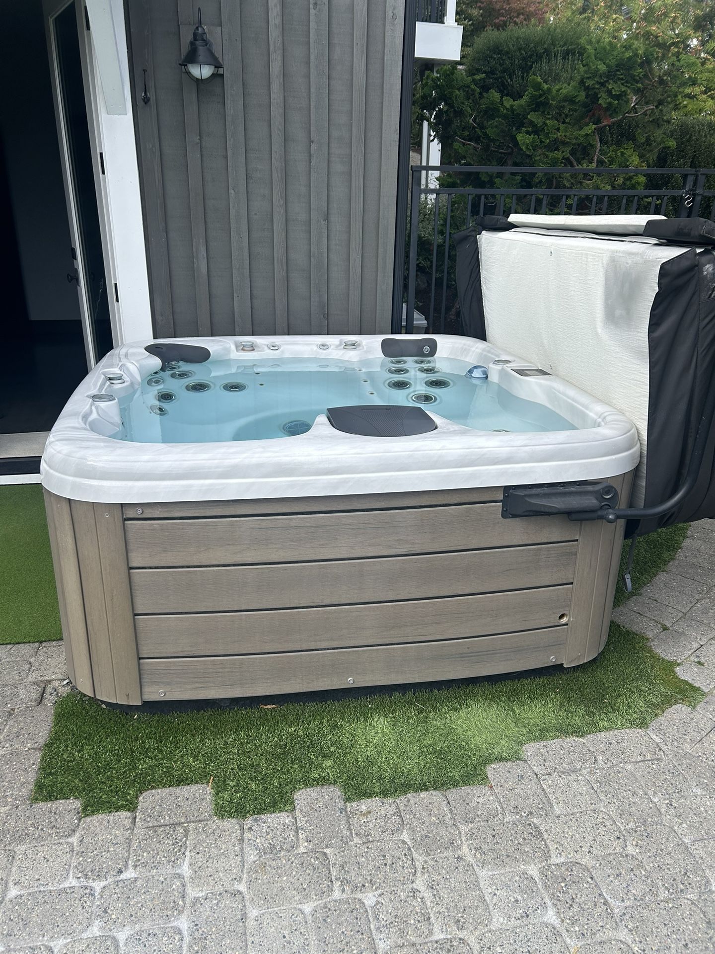 American Whirlpool Therapeutic Spa And Hot Tub