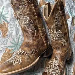 Old West Boots Size 4D ( Kids ) 
