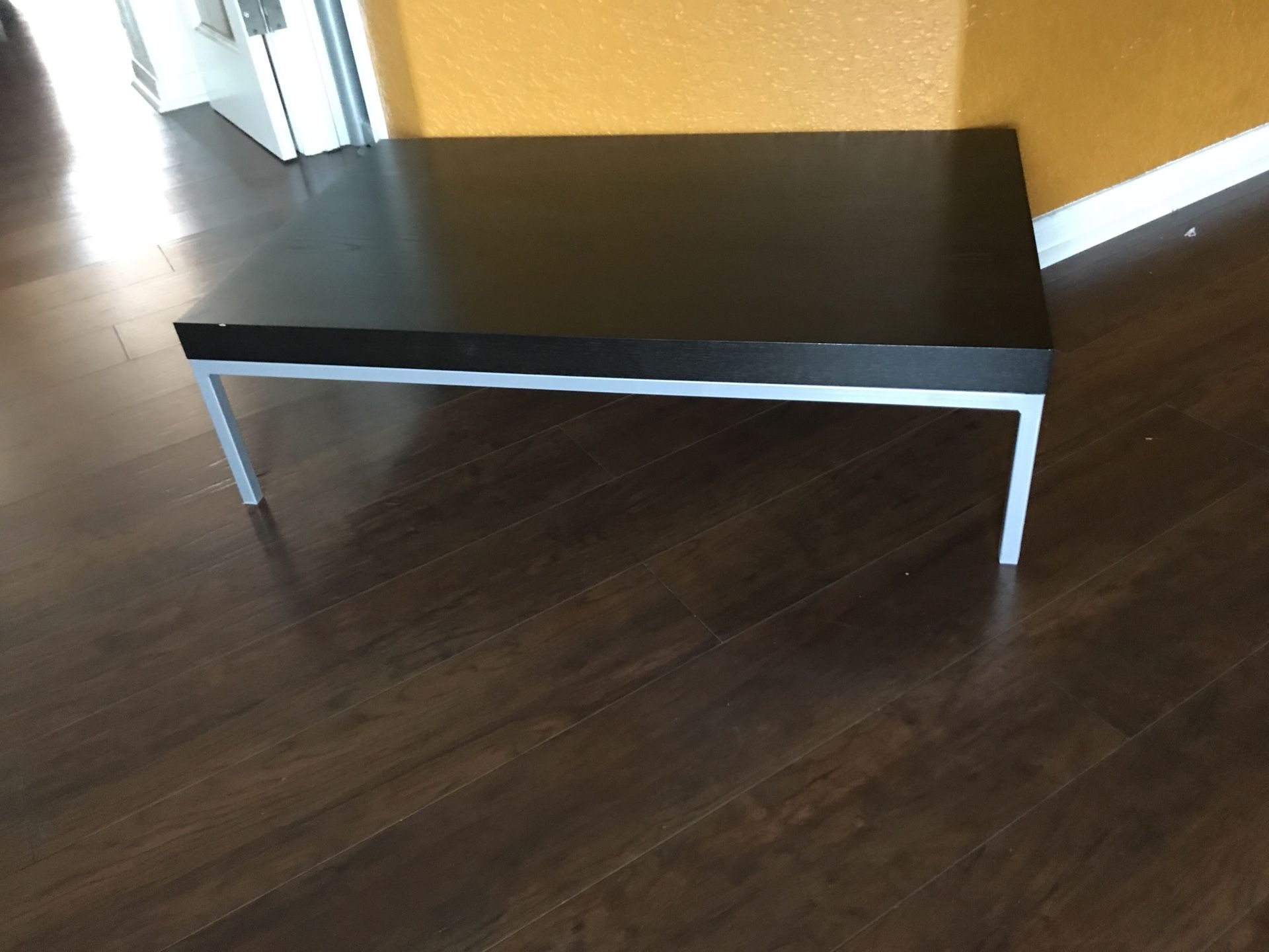 Brand new IKEA Klubbo coffee table measuring 38x24 by 11” in height. Color is Dark Brown Walnut. No delivery, Price is firm.