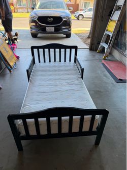Toddler bed