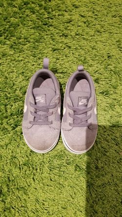 Nike gray & white toddler size 7