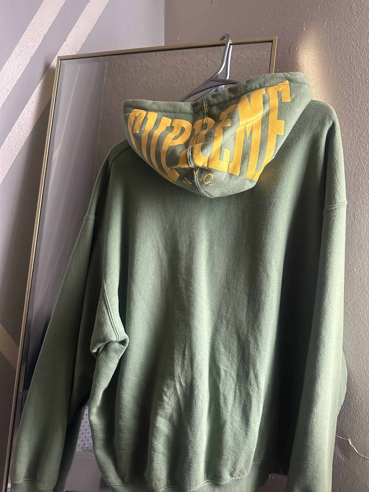 Supreme men’s large hoodie