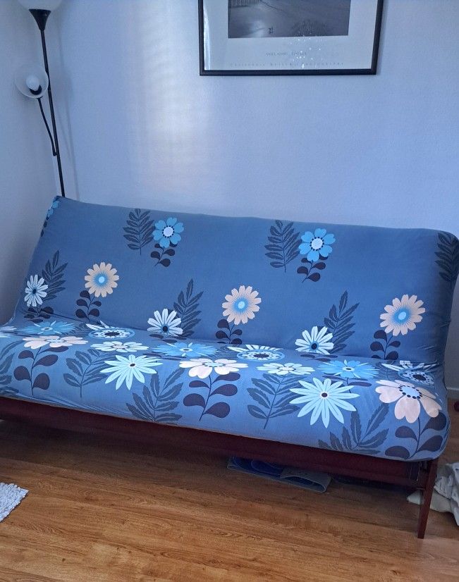 Like New Futon Couch/Bed