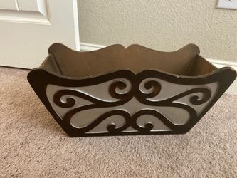 Plant/magazine holder