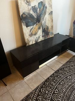 Mueble Para Televisión Y Cuadro Con Luz 100dlls Mide 5 Pies De Largo 2 Pies De Ancho Y 2 De Alto