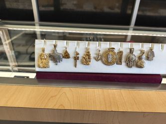 14k10k gold pendant different prices and grams layaway available 10% Dwon if you interested please make sure you ask for Maribel thank you