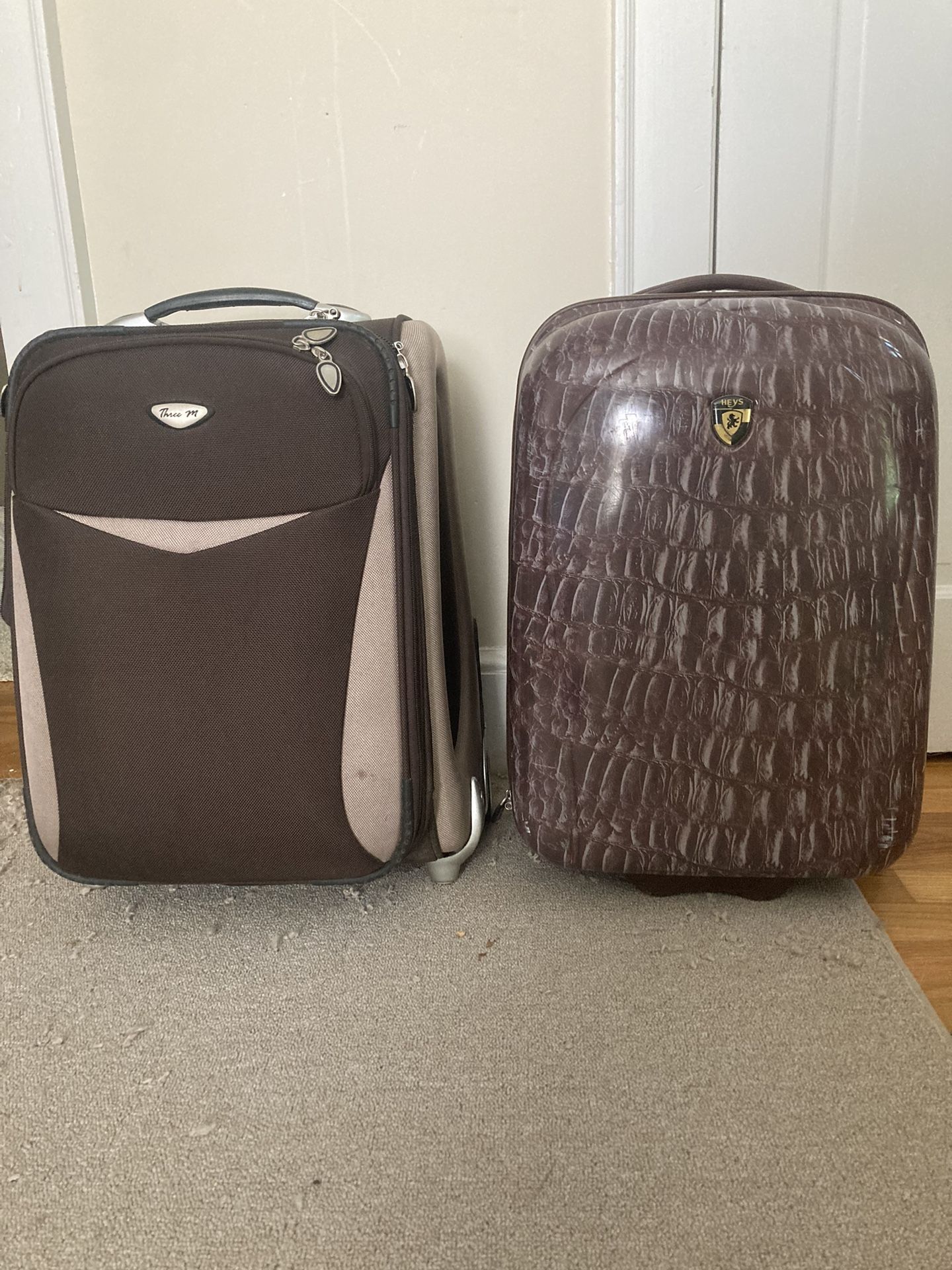 (2) CARRY ON REGULATION SIZE SUITCASES